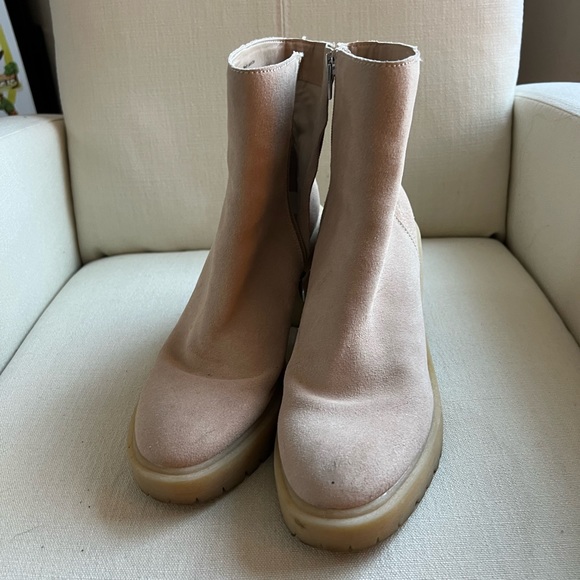Dolce Vita Shoes - Tan suede ankle boots size 8
